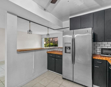 1149 Nw 13th Street - Photo Thumbnail 4