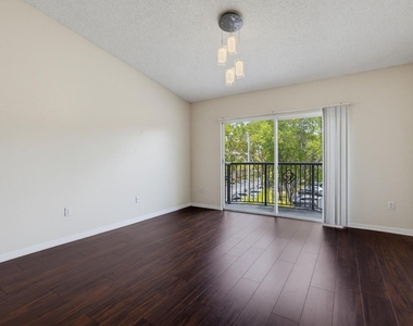 400 Crestwood Court N - Photo Thumbnail 12