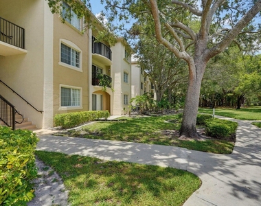 400 Crestwood Court N - Photo Thumbnail 20
