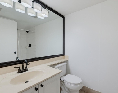 400 Crestwood Court N - Photo Thumbnail 9
