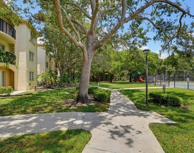 400 Crestwood Court N - Photo Thumbnail 19
