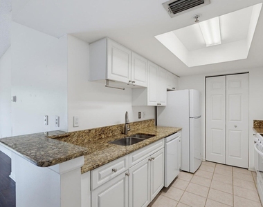 400 Crestwood Court N - Photo Thumbnail 2