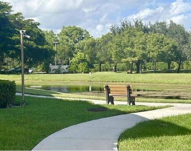 400 Crestwood Court N - Photo Thumbnail 31