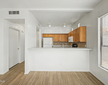 280 S Elizabeth Way - Photo Thumbnail 5