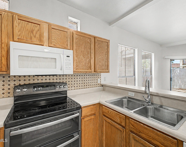 280 S Elizabeth Way - Photo Thumbnail 7