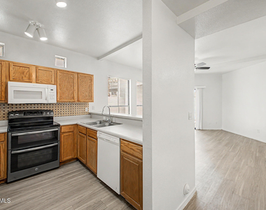 280 S Elizabeth Way - Photo Thumbnail 6