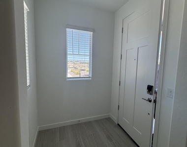 24741 N 164th Drive - Photo Thumbnail 18