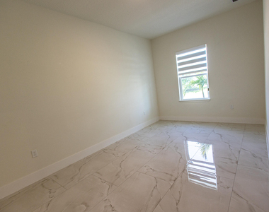 2149 Sw Susset Lane - Photo Thumbnail 12