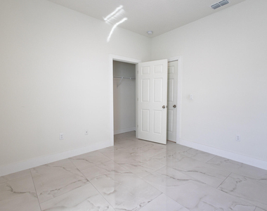 2149 Sw Susset Lane - Photo Thumbnail 23