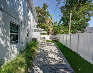 530 S Federal Highway - Photo Thumbnail 10