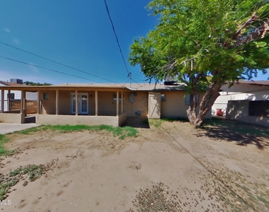 5017 W Sierra Vista Drive - Photo Thumbnail 15