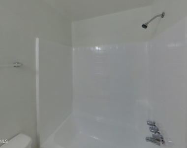 5017 W Sierra Vista Drive - Photo Thumbnail 14