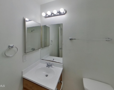 5017 W Sierra Vista Drive - Photo Thumbnail 13