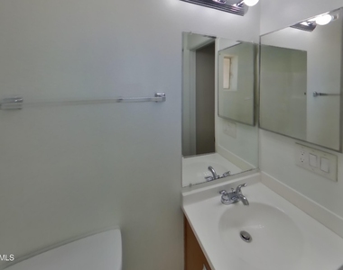 5017 W Sierra Vista Drive - Photo Thumbnail 7