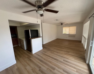 5830 Nw 21st Street - Photo Thumbnail 2