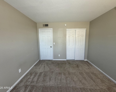 5201 W Mercer Lane - Photo Thumbnail 22
