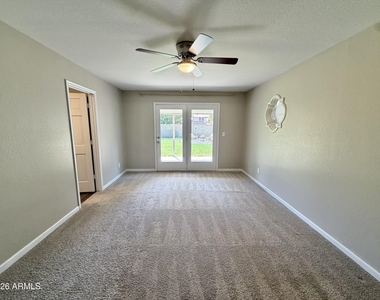 5201 W Mercer Lane - Photo Thumbnail 12
