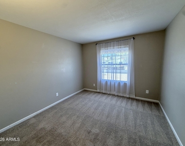 5201 W Mercer Lane - Photo Thumbnail 20