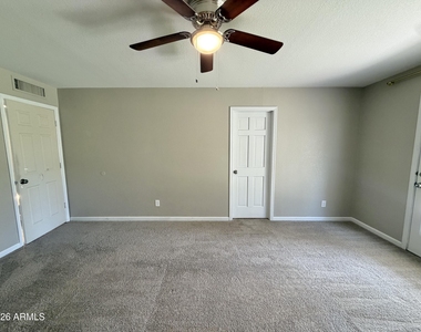 5201 W Mercer Lane - Photo Thumbnail 13