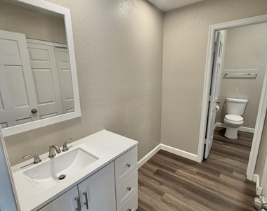 5201 W Mercer Lane - Photo Thumbnail 16