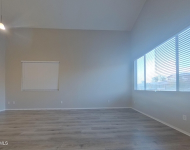 16264 W Lincoln Street - Photo Thumbnail 1