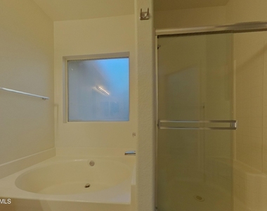 16264 W Lincoln Street - Photo Thumbnail 8