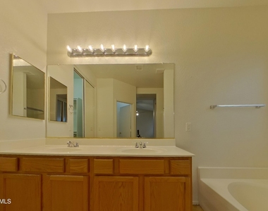 16264 W Lincoln Street - Photo Thumbnail 7