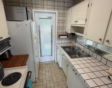 1125 Se 14th Place - Photo Thumbnail 7