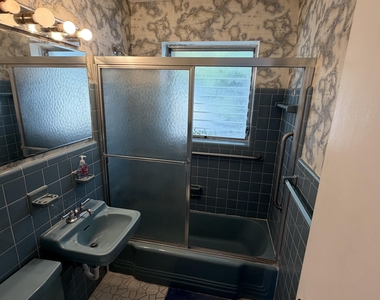 1125 Se 14th Place - Photo Thumbnail 2