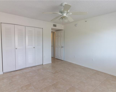 5045 Wiles Road - Photo Thumbnail 12