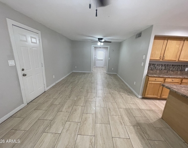 2211 N 54th Lane - Photo Thumbnail 6
