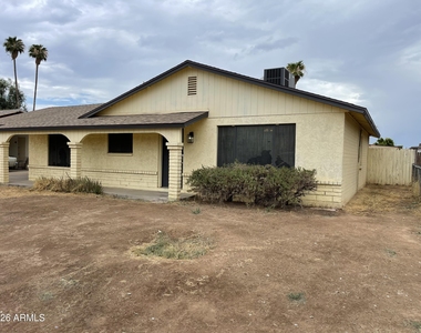 2211 N 54th Lane - Photo Thumbnail 1