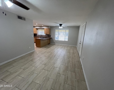 2211 N 54th Lane - Photo Thumbnail 8