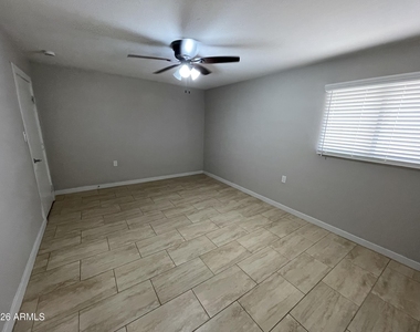 2211 N 54th Lane - Photo Thumbnail 11