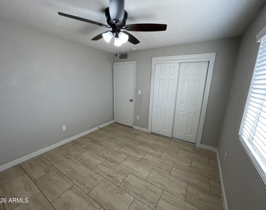 2211 N 54th Lane - Photo Thumbnail 15