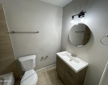 2211 N 54th Lane - Photo Thumbnail 18