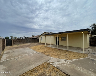 2211 N 54th Lane - Photo Thumbnail 9