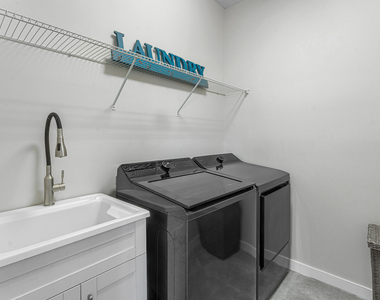 610 Pioneer Way - Photo Thumbnail 28