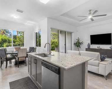 610 Pioneer Way - Photo Thumbnail 5