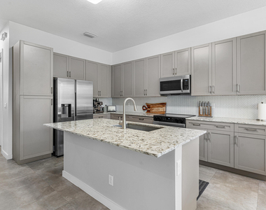 610 Pioneer Way - Photo Thumbnail 32