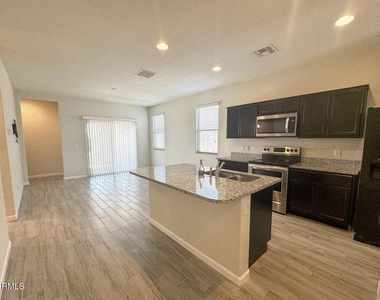 17134 N Rosemont Street - Photo Thumbnail 3