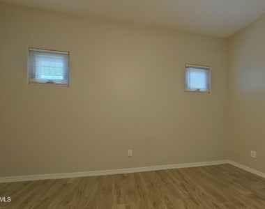5010 W Fawn Drive - Photo Thumbnail 5
