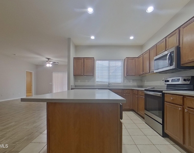 5010 W Fawn Drive - Photo Thumbnail 3