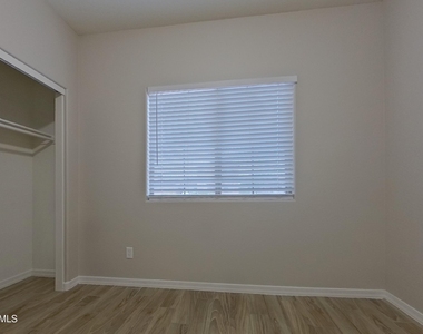 5010 W Fawn Drive - Photo Thumbnail 11