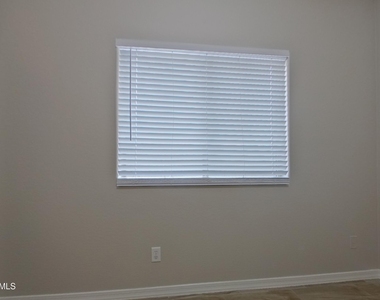 5010 W Fawn Drive - Photo Thumbnail 10