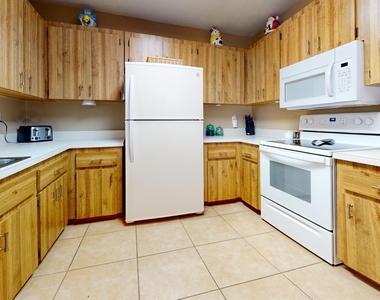 7402 Lakeland Boulevard - Photo Thumbnail 3