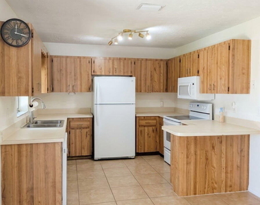 7402 Lakeland Boulevard - Photo Thumbnail 14