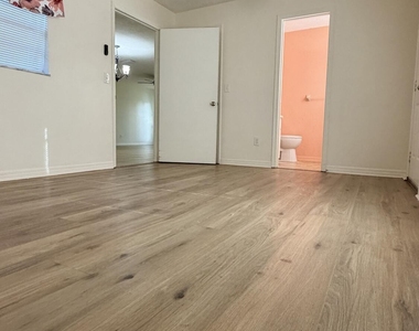 7402 Lakeland Boulevard - Photo Thumbnail 6