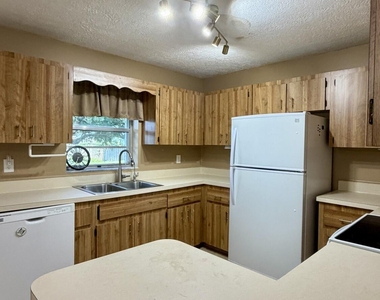 7402 Lakeland Boulevard - Photo Thumbnail 5
