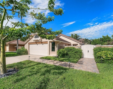 559 Nw 38th Terrace - Photo Thumbnail 3